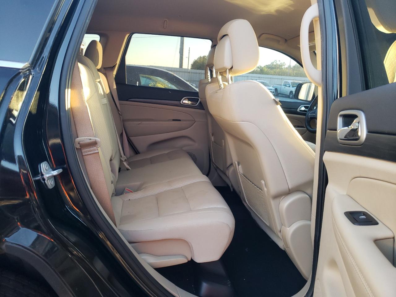 2019 Jeep Grand Cherokee - Image 11