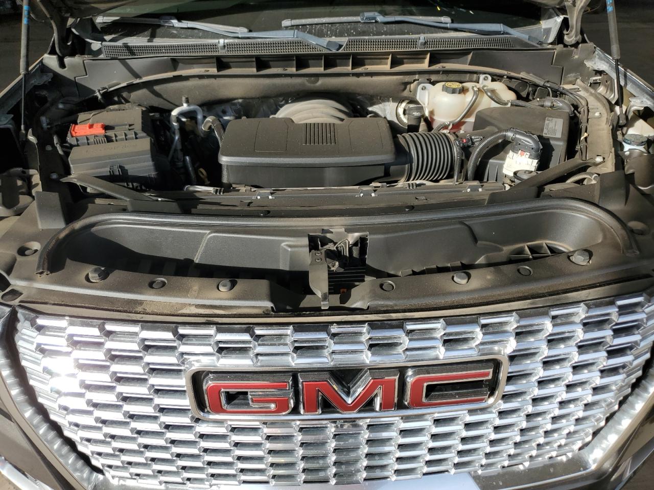 2021 GMC Yukon - Image 13