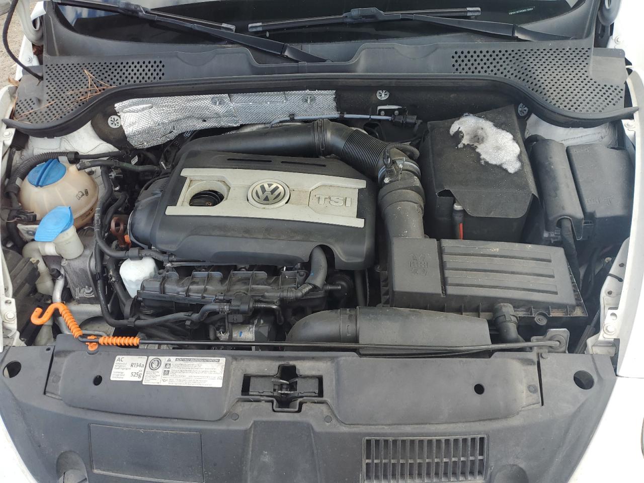2012 Volkswagen Beetle - Image 11