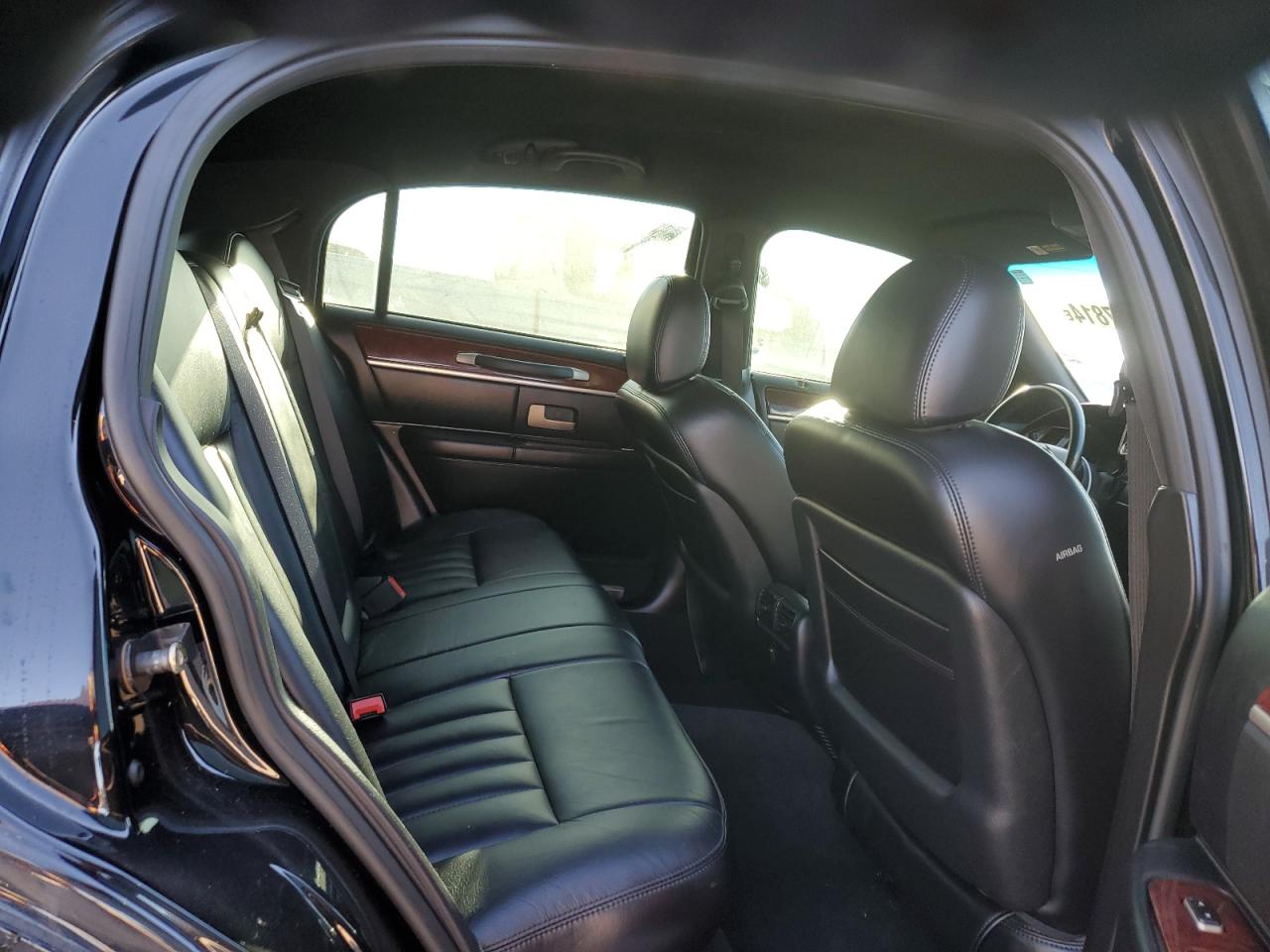 2004 Lincoln Town Car Executive VIN: 1LNHM81W04Y619127 Lot: 81967814