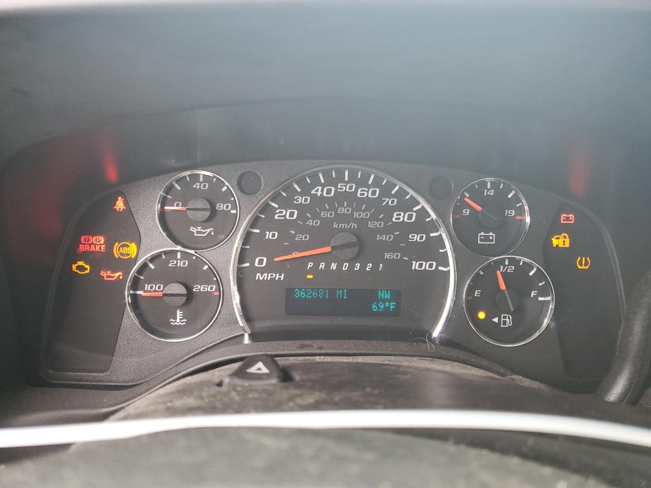 2009 Chevrolet Express - Image 9