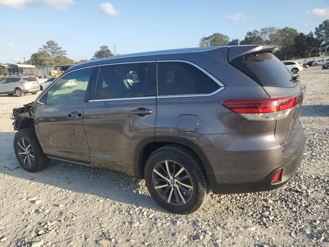 2018 Toyota Highlander - Image 2