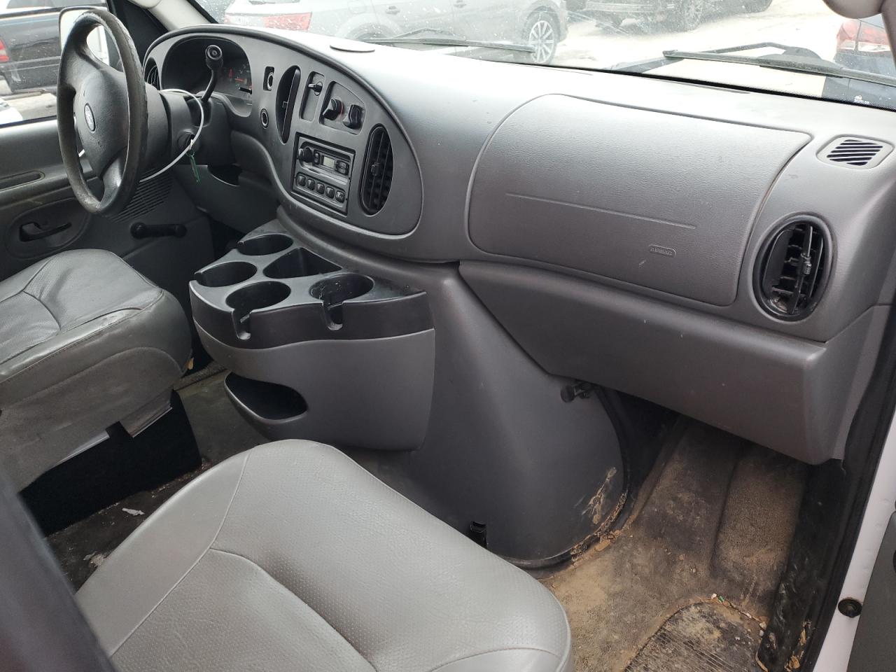 2006 Ford Econoline - Image 8