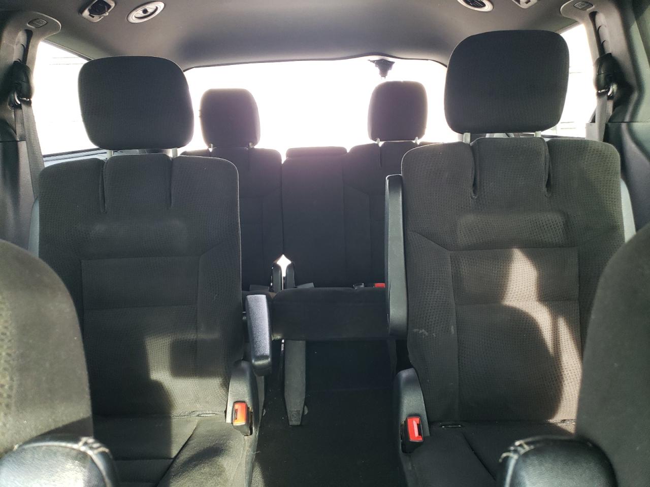 2015 Dodge Caravan - Image 10