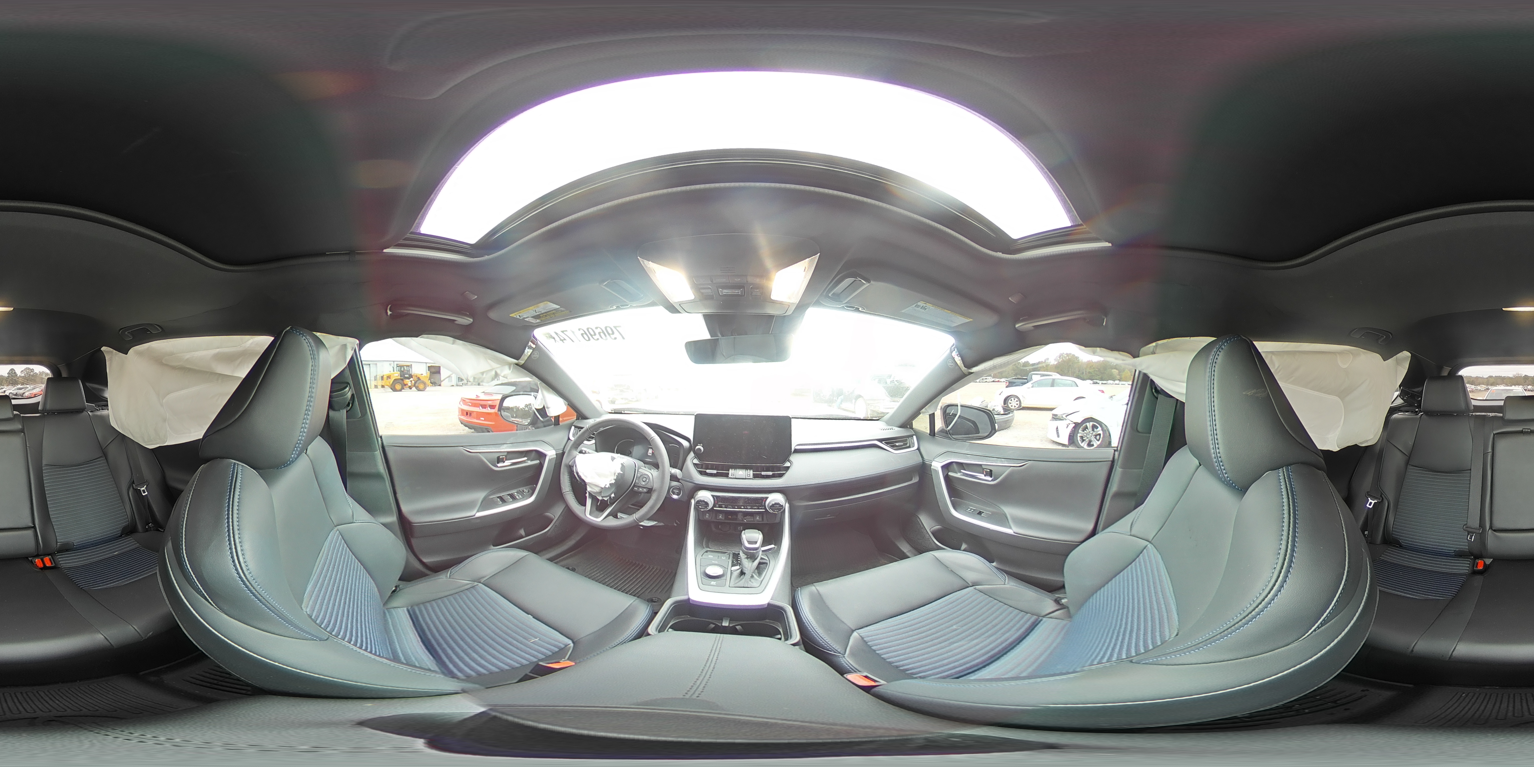 2023 Toyota RAV 4 - Image 13