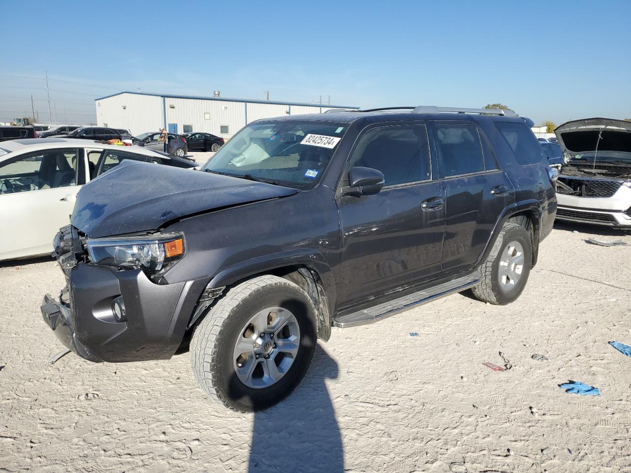 VIN JTEZU5JR0J5167559 2018 TOYOTA 4RUNNER no.1