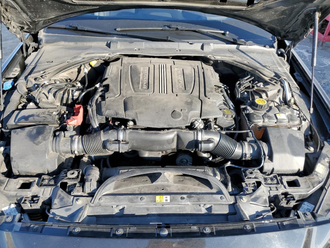 2017 Jaguar XE - Image 11