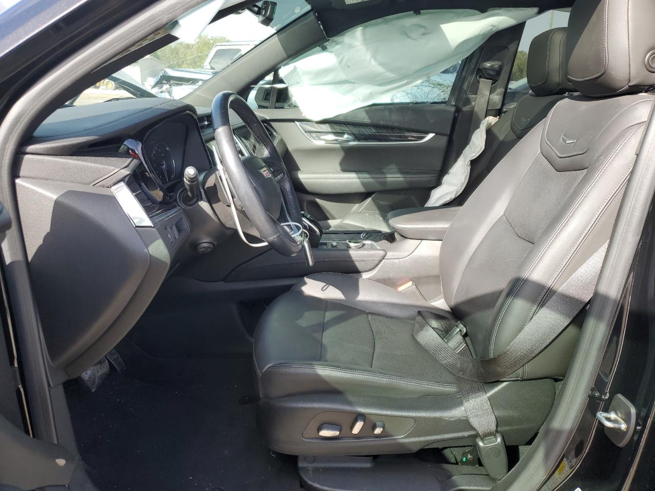 2022 Cadillac XT6 - Image 7