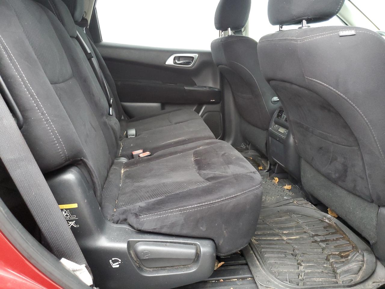2016 Nissan Pathfinder - Image 11