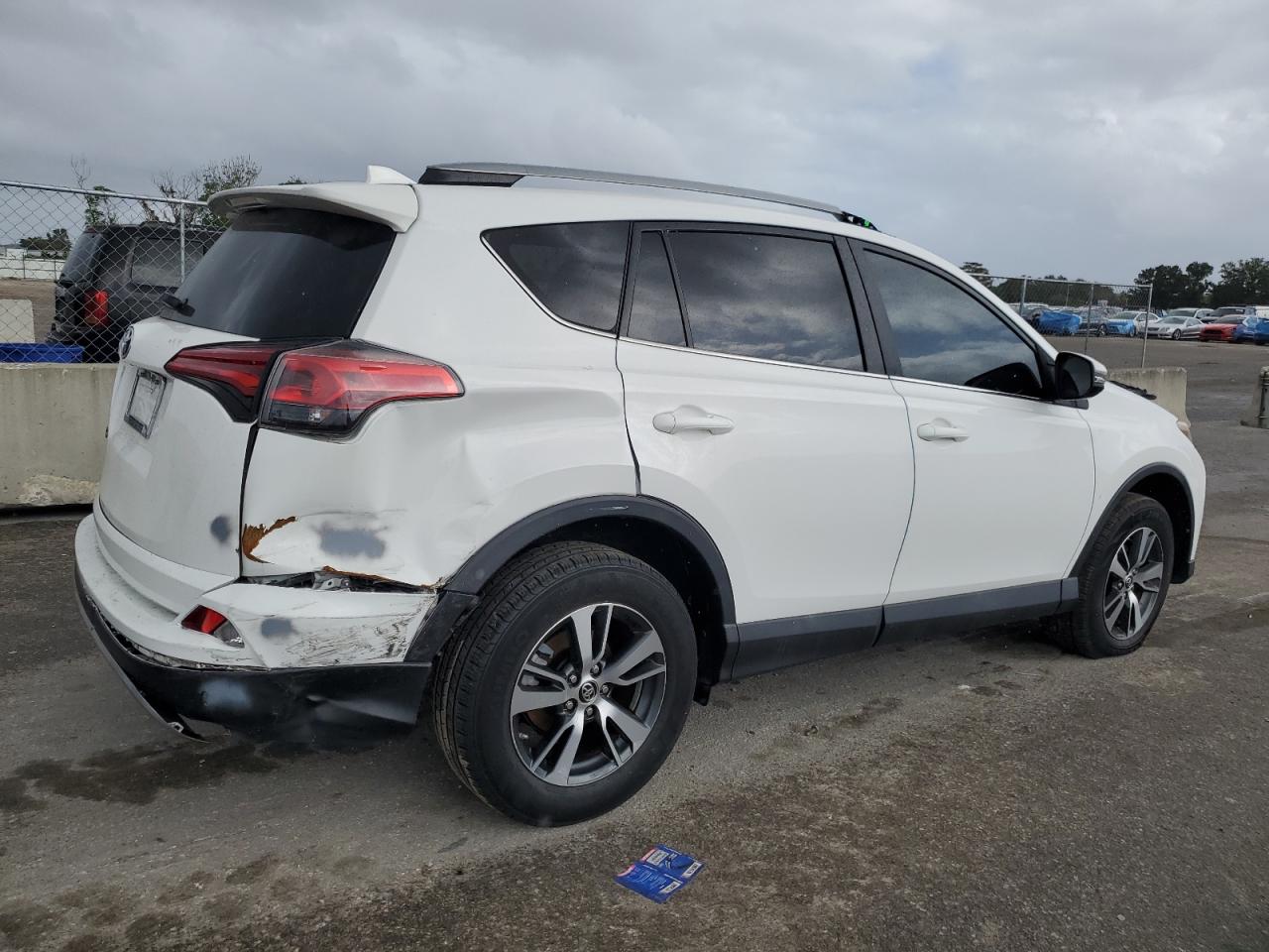 VIN 2T3WFREV6HW386576 2017 TOYOTA RAV4 no.3