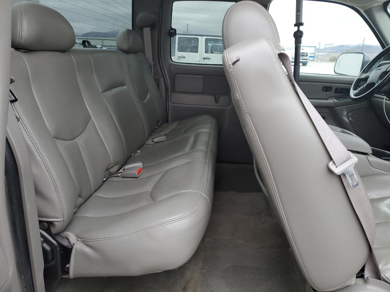 2005 GMC Sierra - Image 11