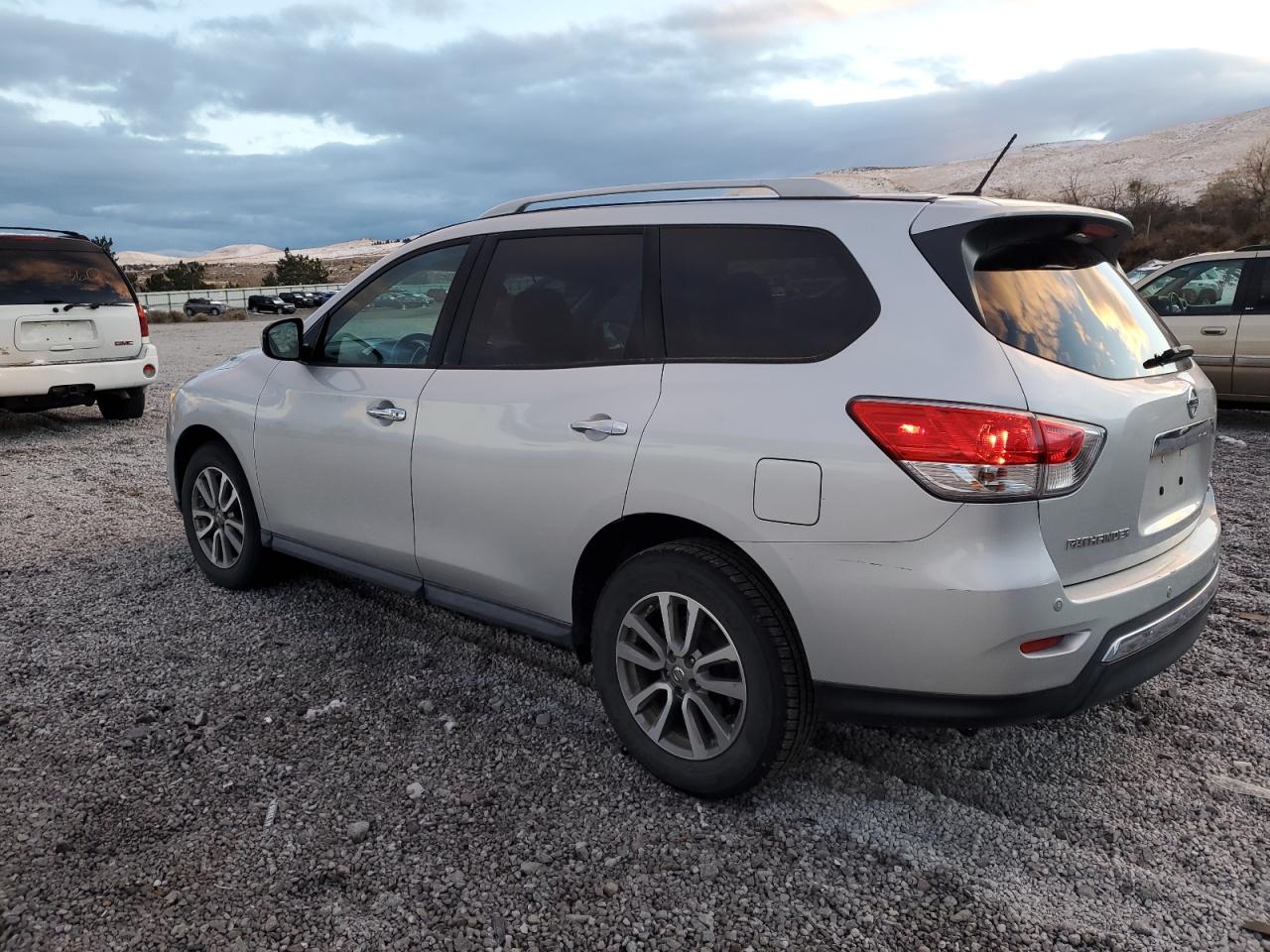 2014 Nissan Pathfinder - Image 2