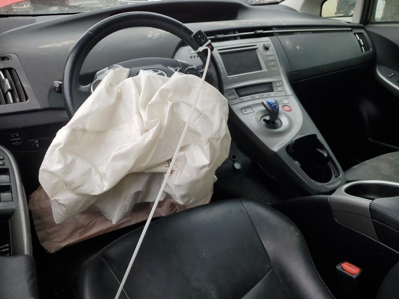 2015 Toyota Prius - Image 8