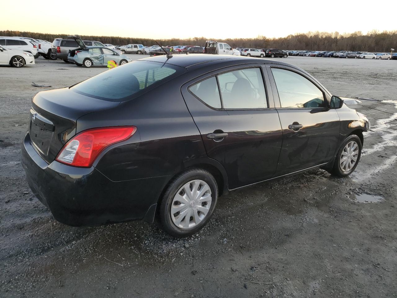 2017 Nissan Versa - Image 3