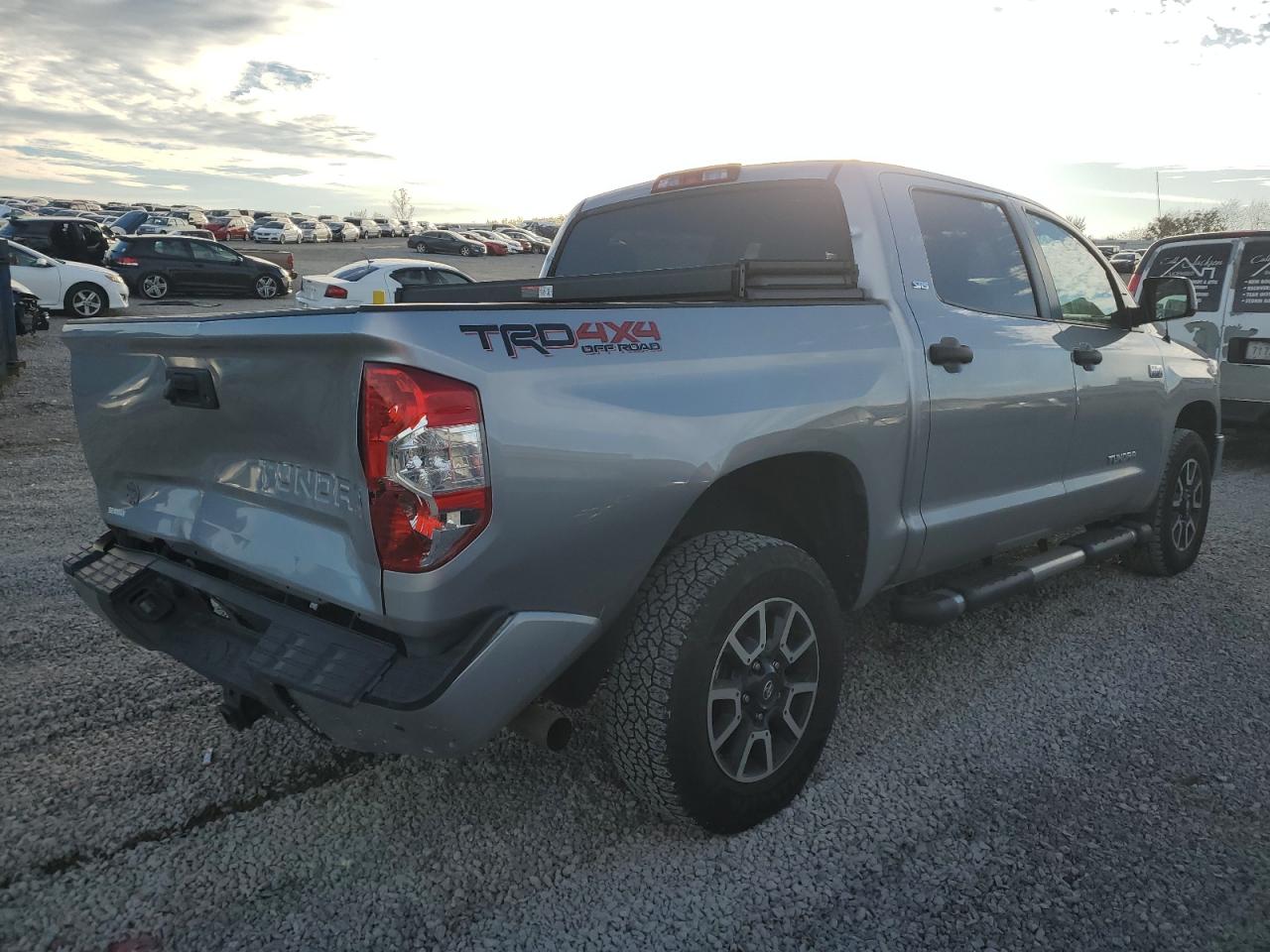 VIN 5TFDY5F16JX774687 2018 TOYOTA TUNDRA no.3