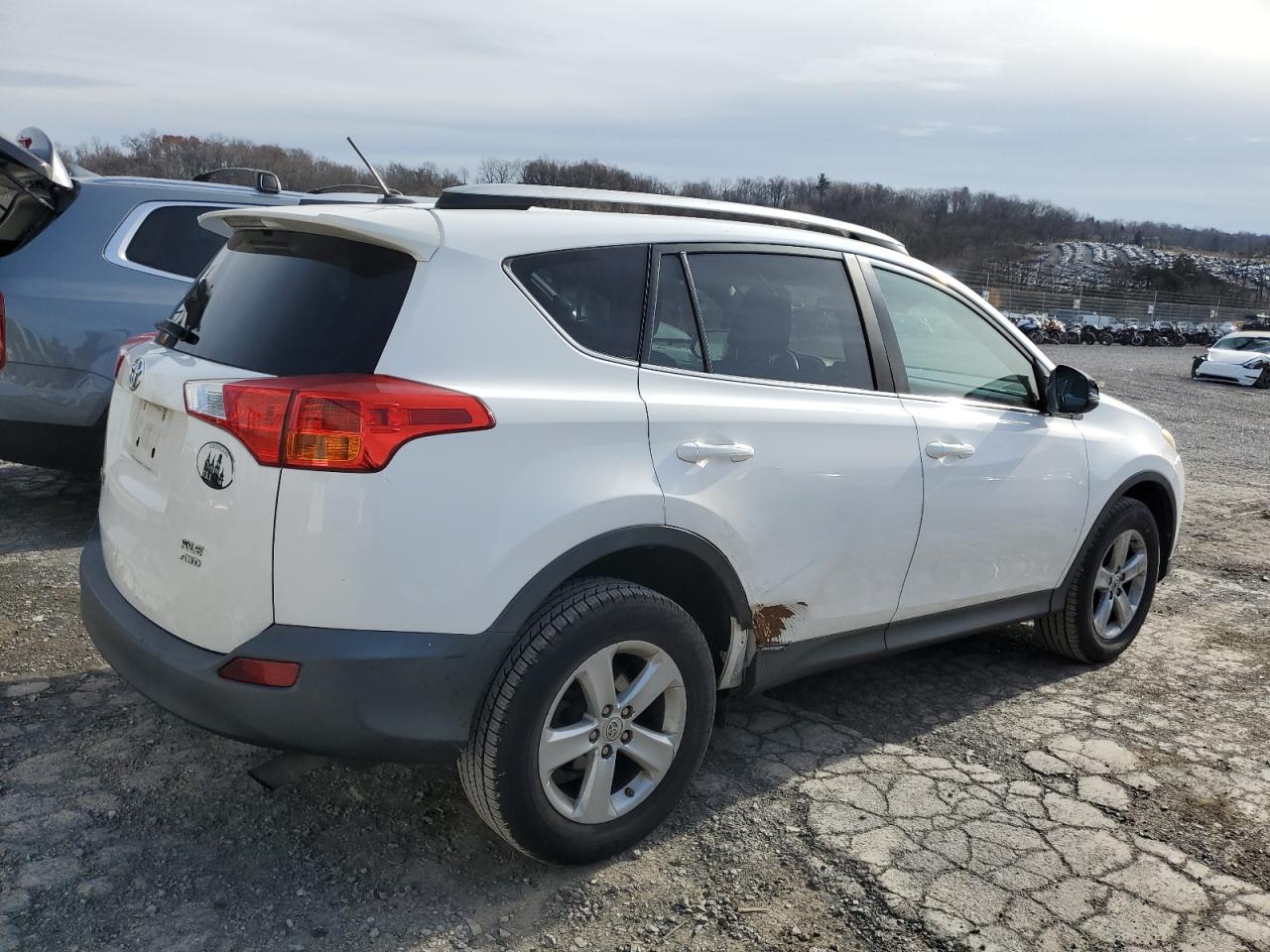 VIN 2T3RFREV0EW172823 2014 TOYOTA RAV4 no.3