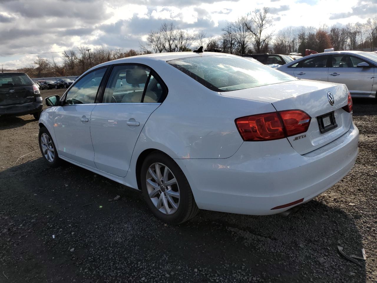 2014 Volkswagen Jetta - Image 2