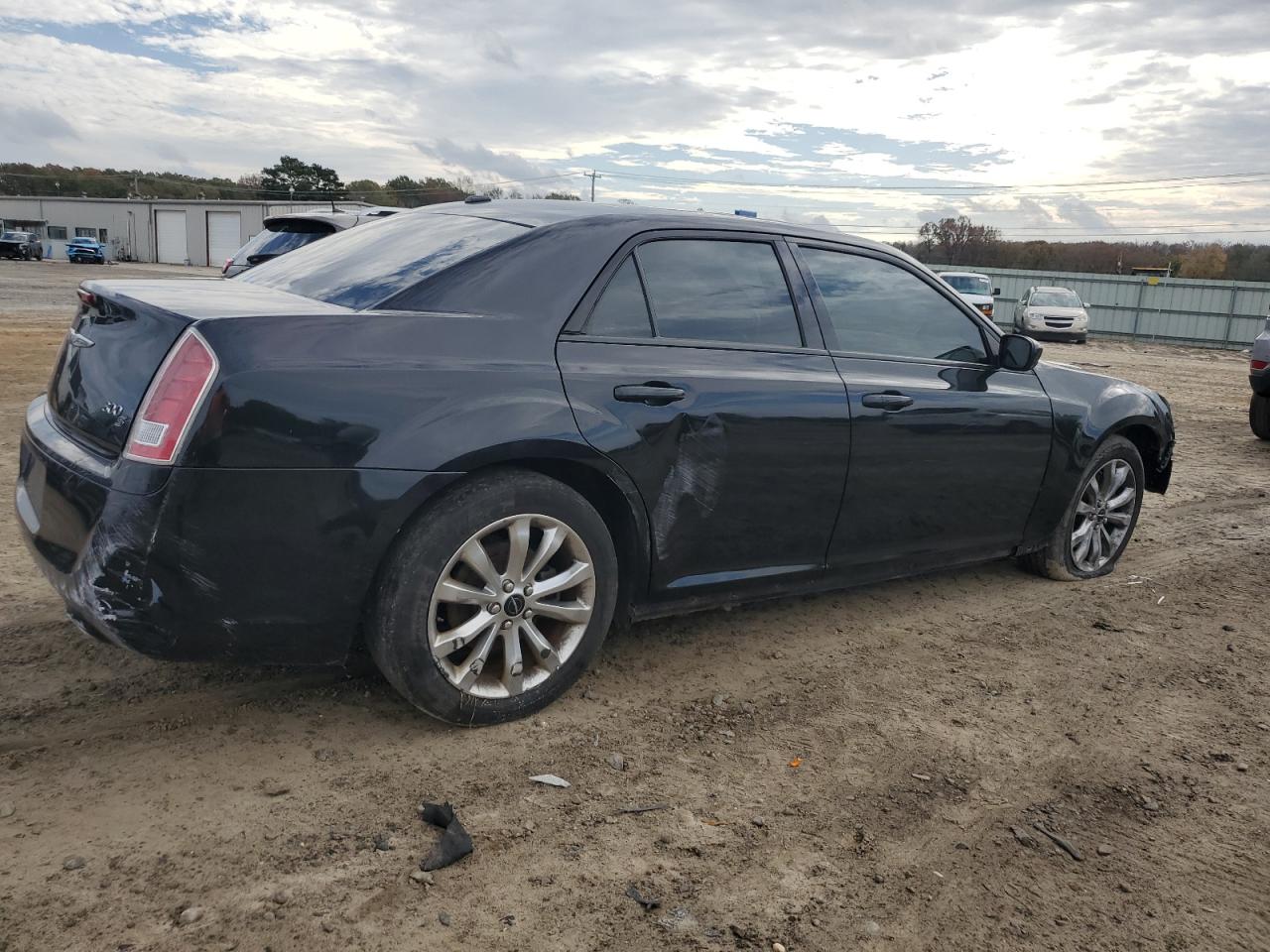 VIN 2C3CCAGGXEH374426 2014 CHRYSLER 300 no.3