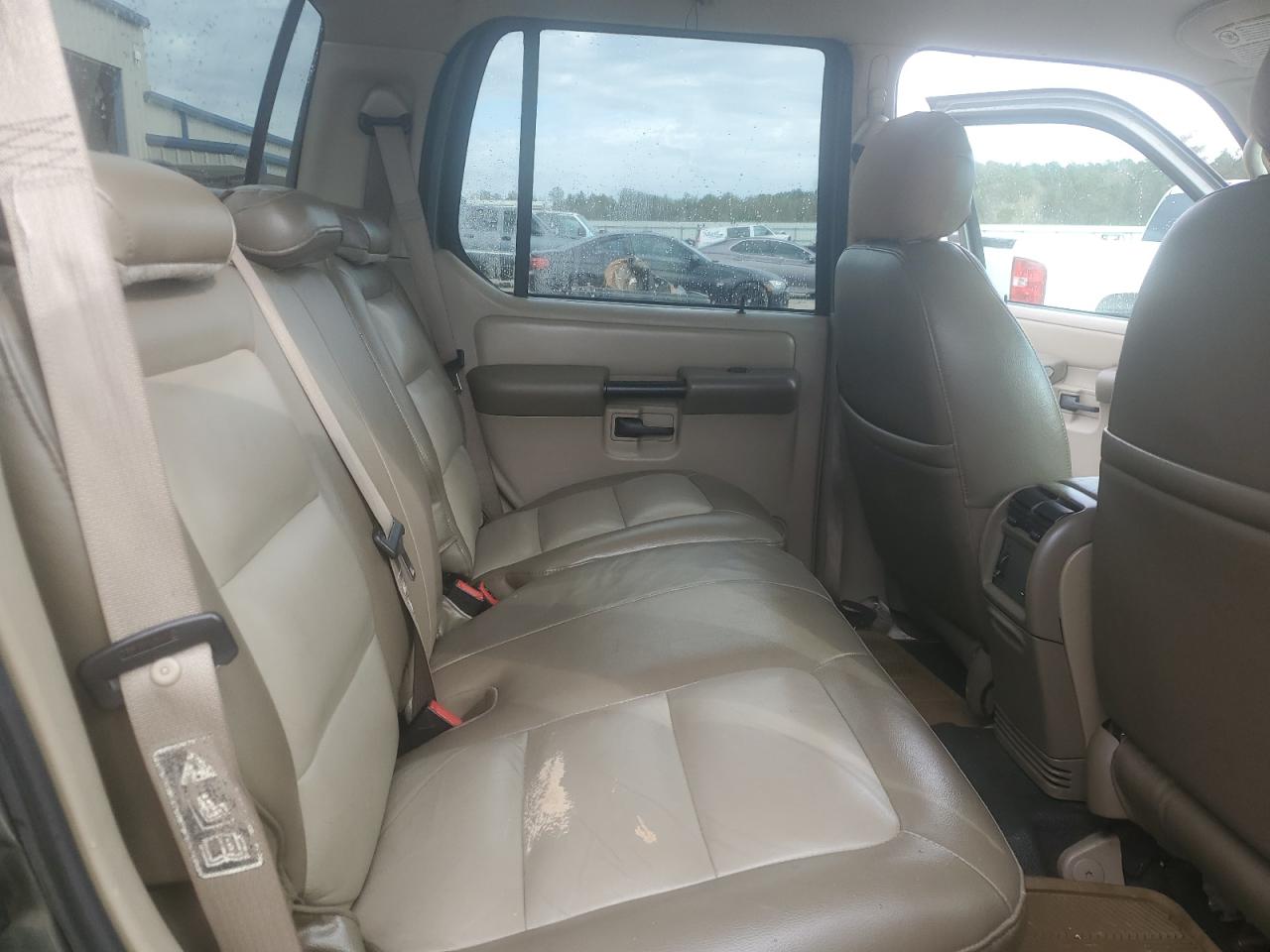 2004 Ford Explorer - Image 10