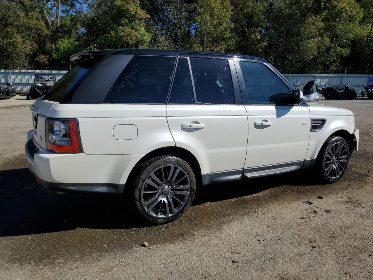 2011 Land Rover Range Rover - Image 3