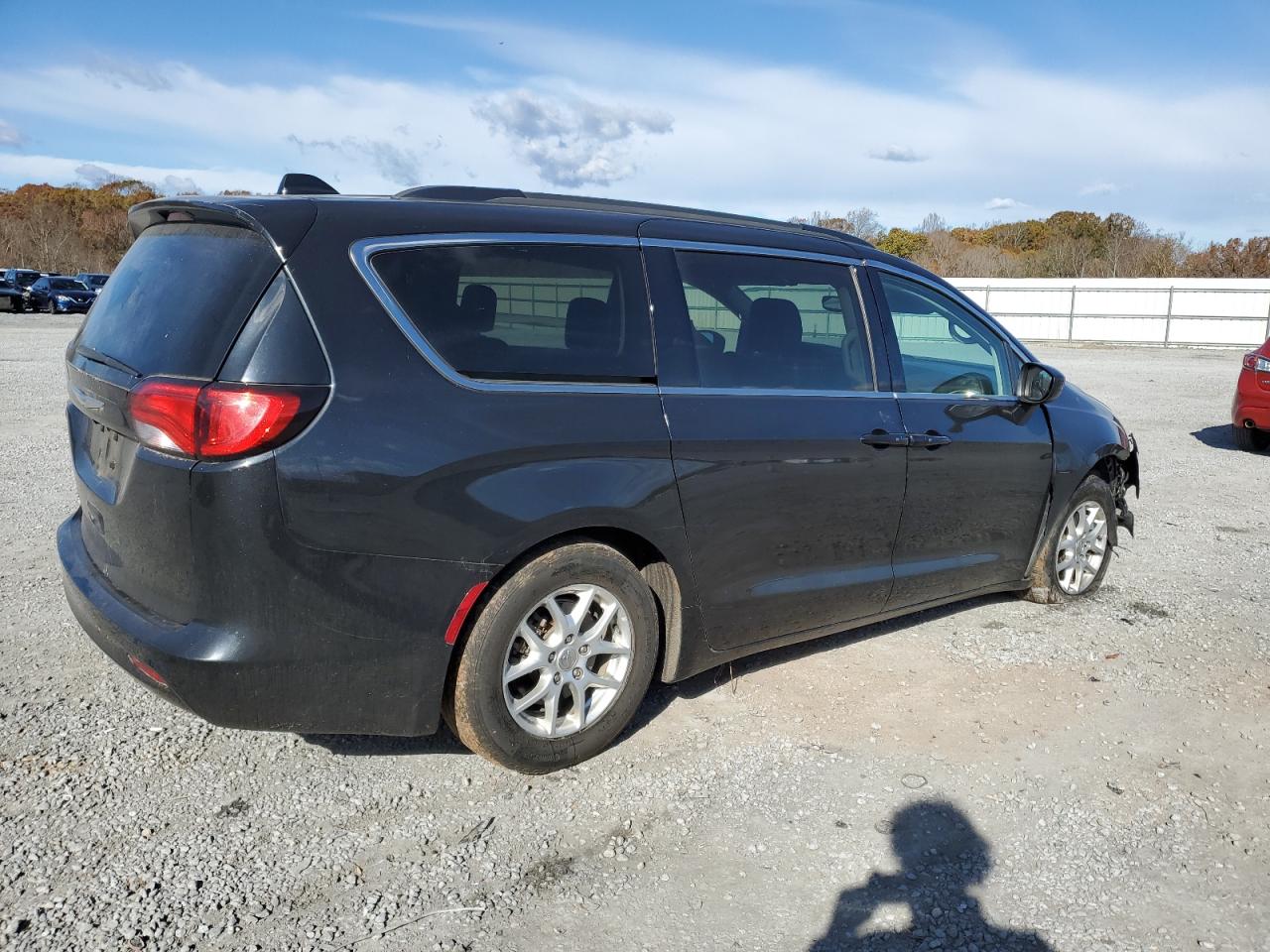2020 Chrysler Voyager - Image 3