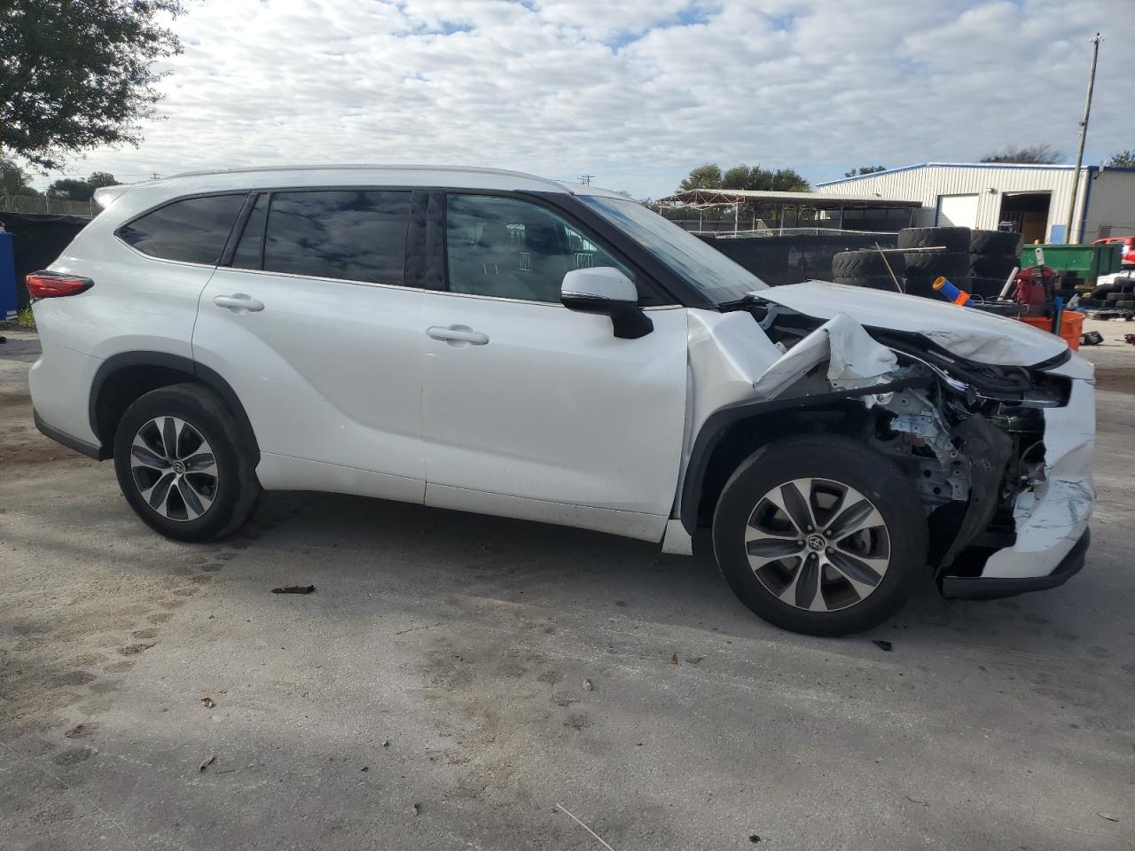 2022 Toyota Highlander - Image 4