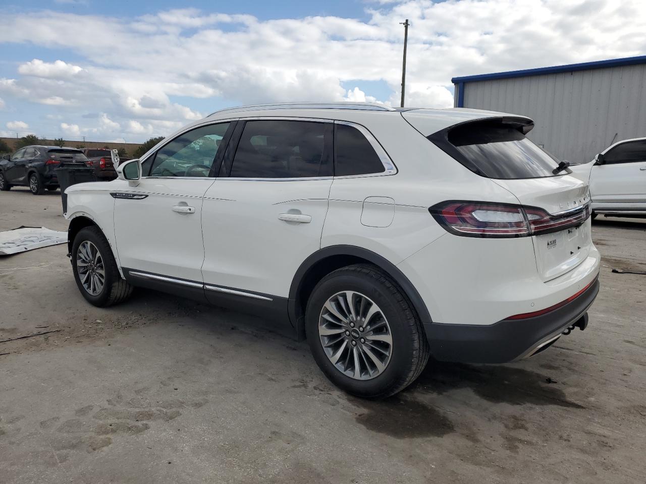2021 Lincoln Nautilus - Image 2