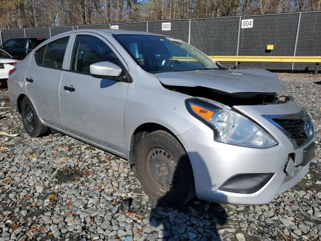  NISSAN VERSA 2018 Srebrny