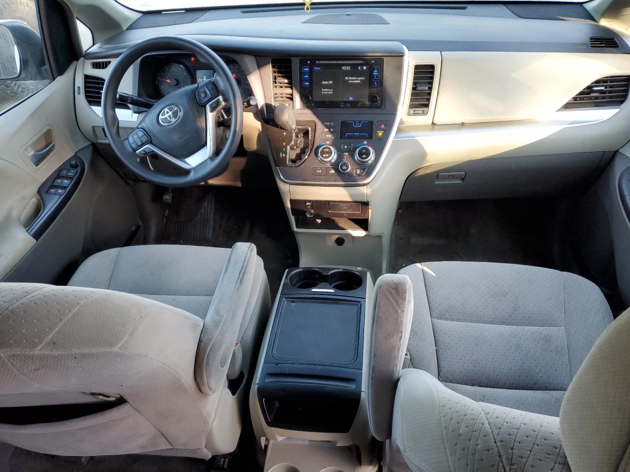 2015 Toyota Sienna - Image 8