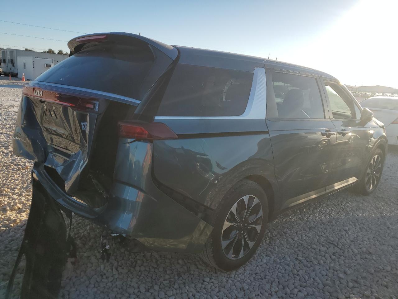 2023 Kia Carnival - Image 3
