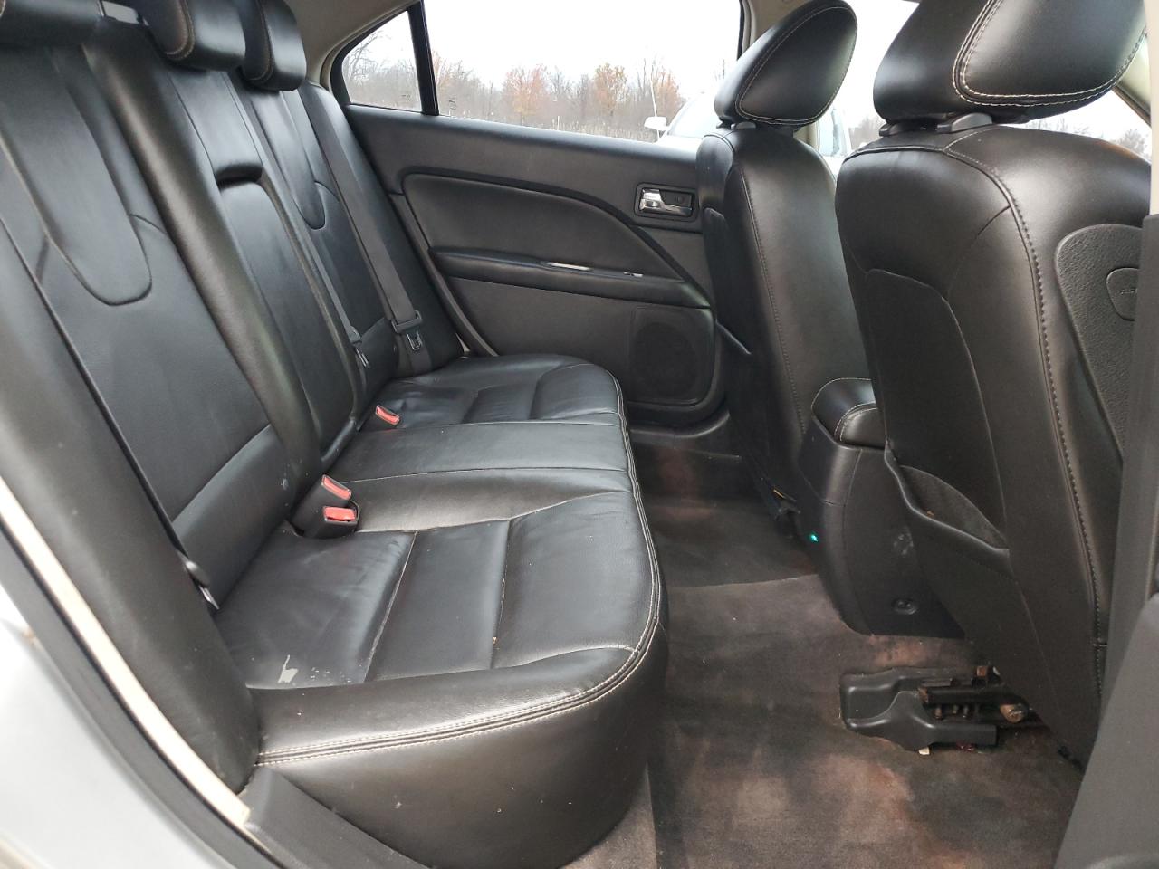 2010 Ford Fusion - Image 10