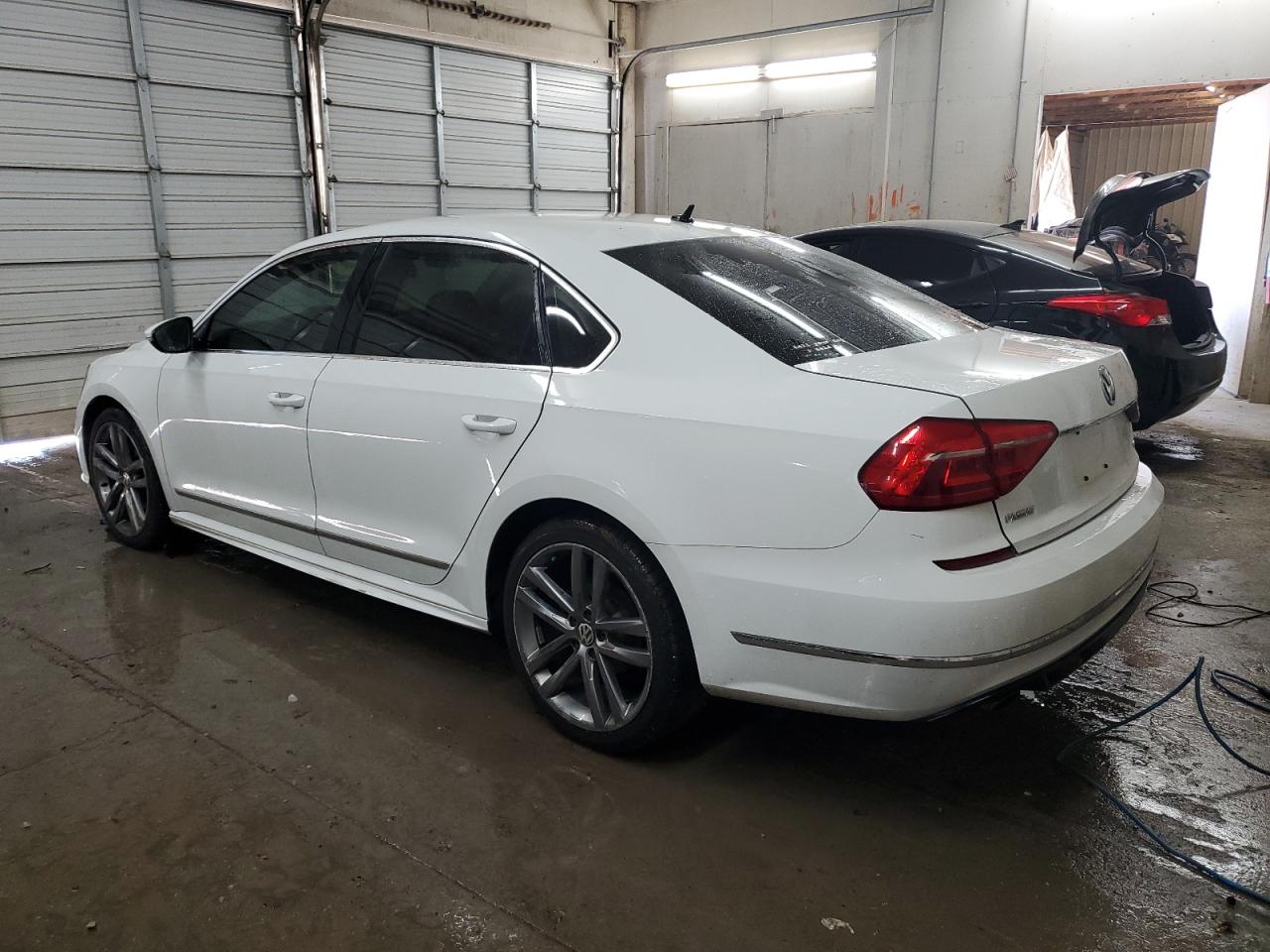 2016 Volkswagen Passat - Image 2