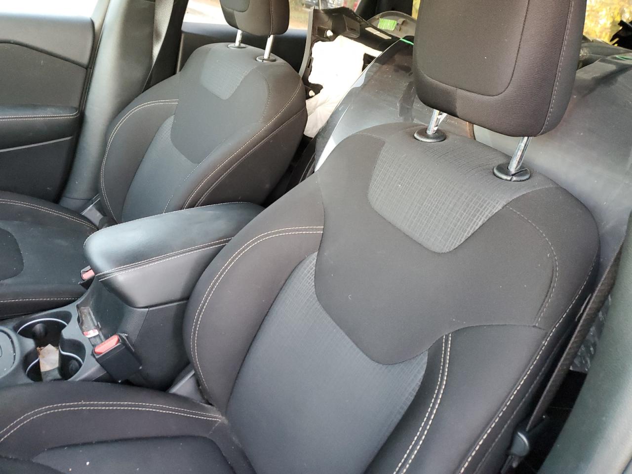 2016 Jeep Grand Cherokee - Image 10