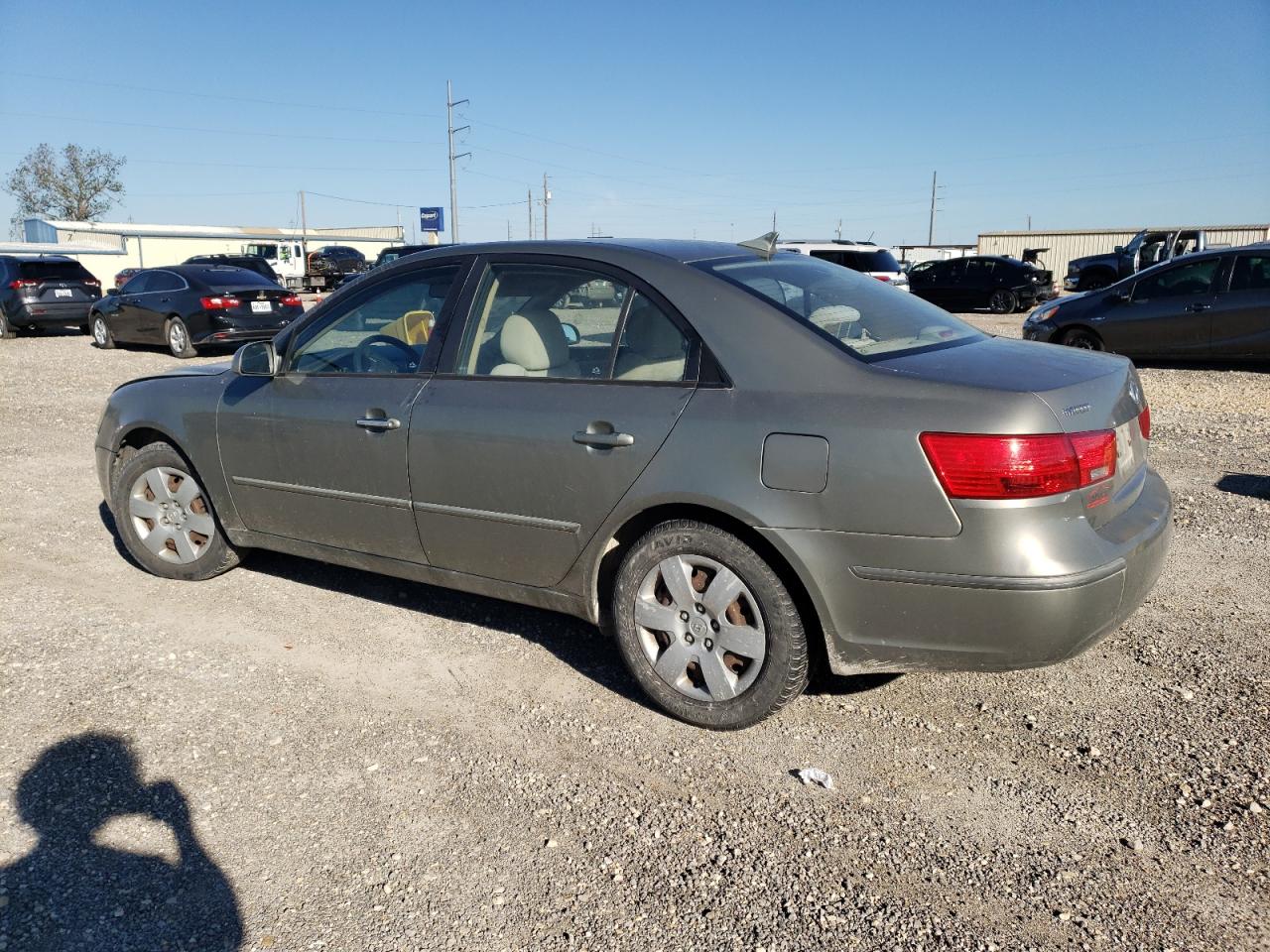 2010 Hyundai Sonata - Image 2