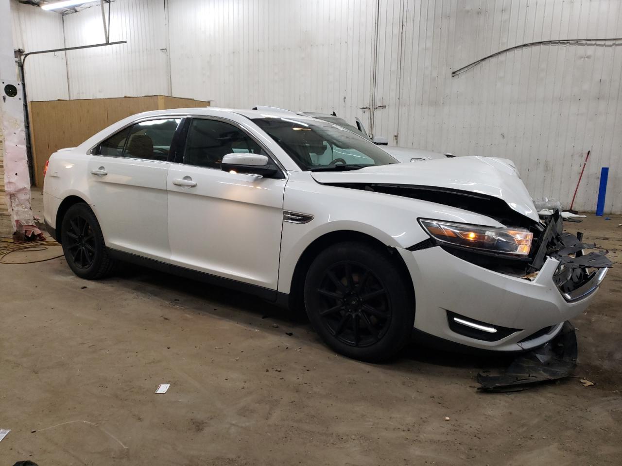 2014 Ford Taurus - Image 4