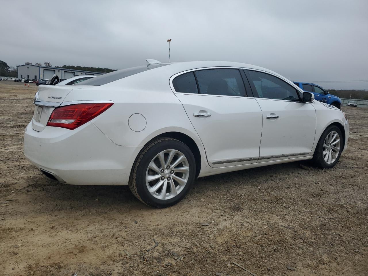 VIN 1G4GB5G39FF339721 2015 BUICK LACROSSE no.3