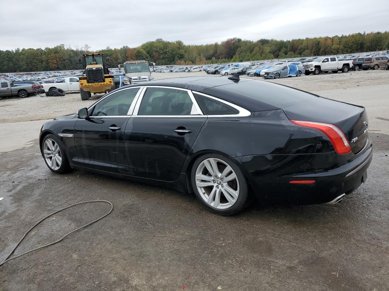 2013 Jaguar XJ - Image 2