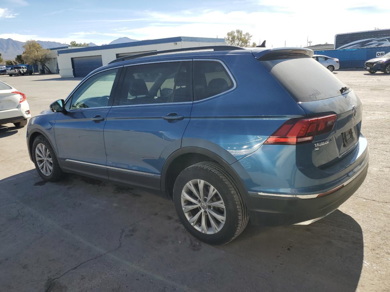 VIN 3VV3B7AX9JM018704 2018 VOLKSWAGEN TIGUAN no.2