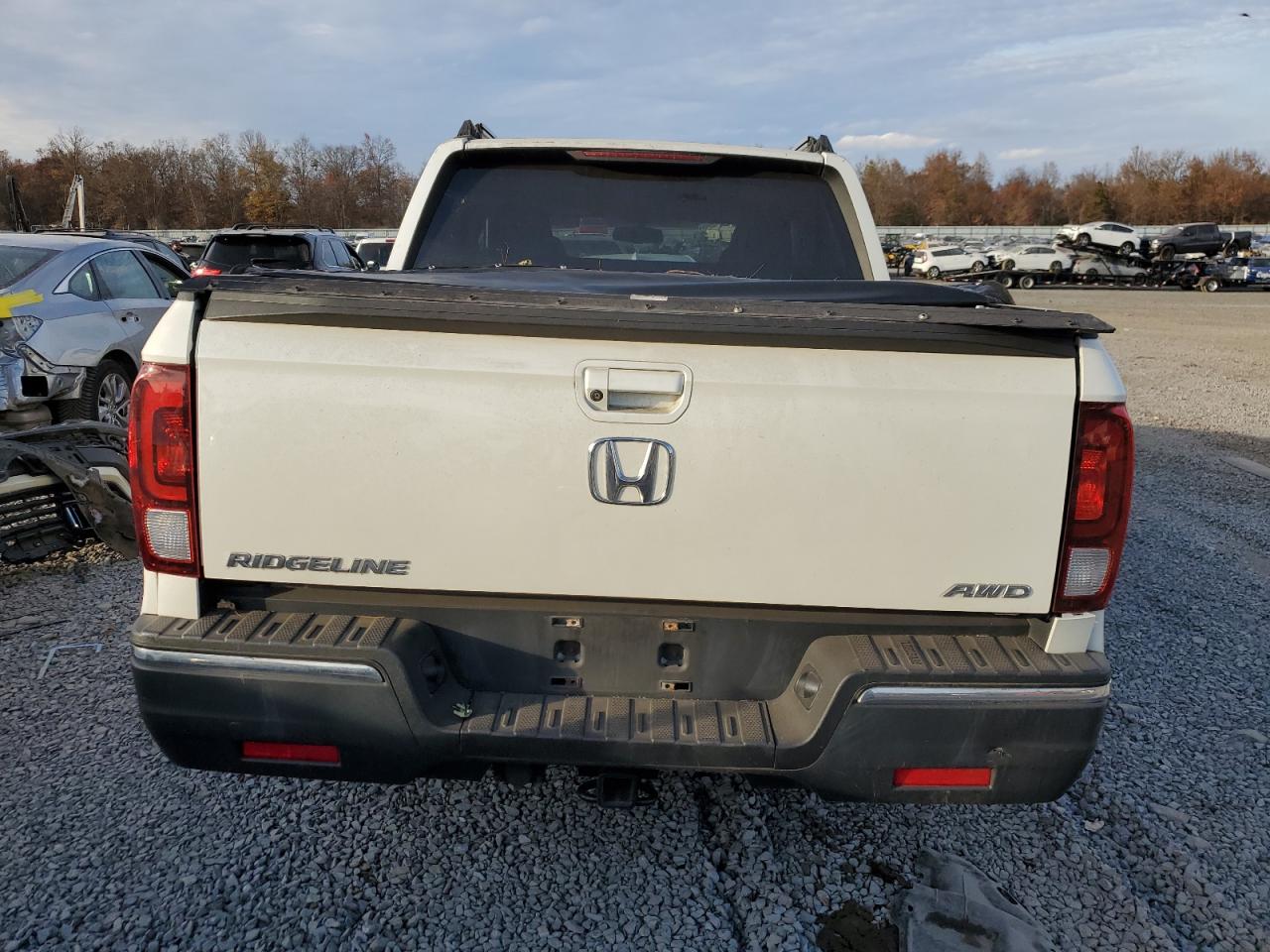 2017 Honda Ridgeline - Image 6