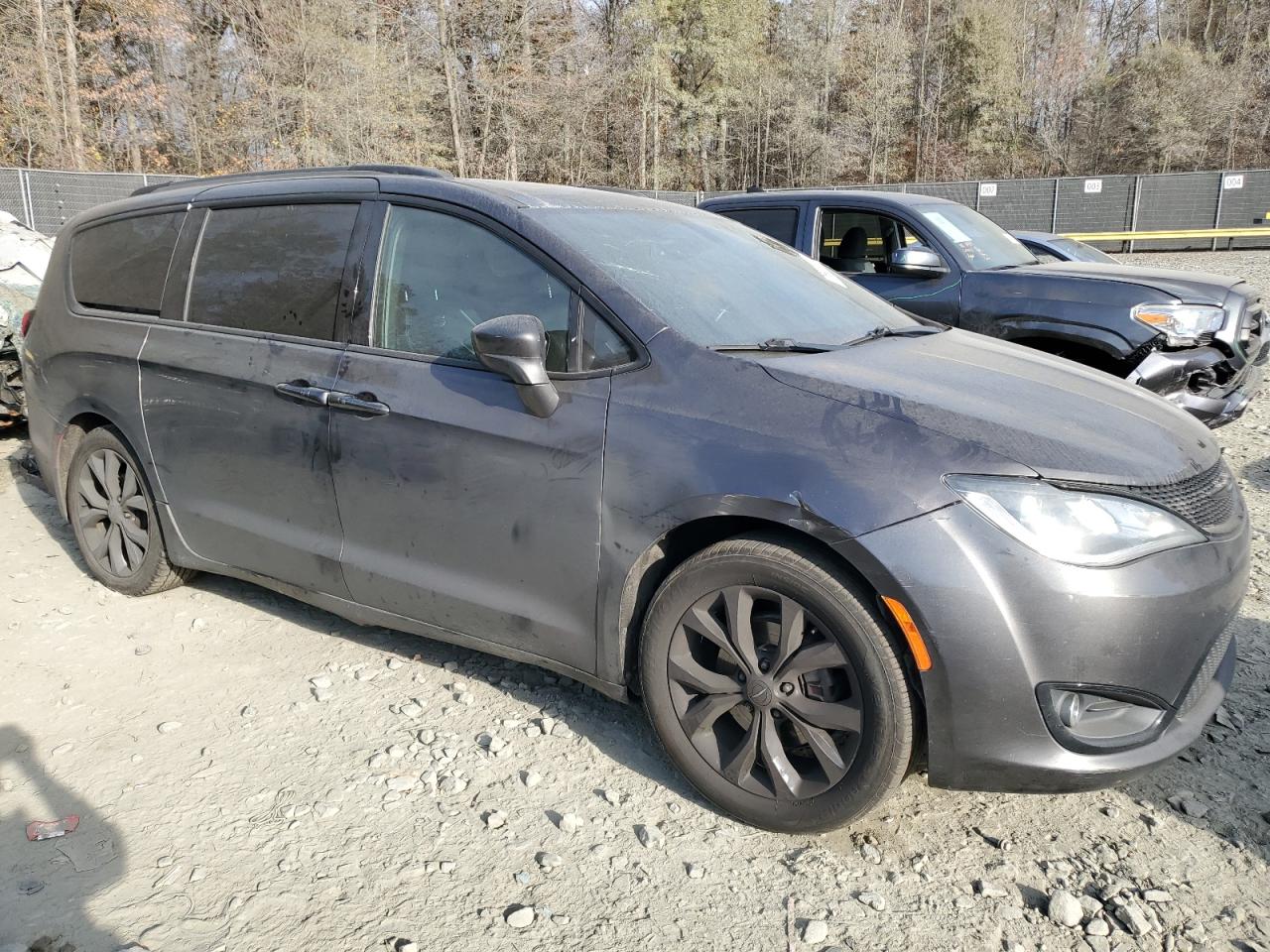 VIN 2C4RC1EG4JR236040 2018 CHRYSLER PACIFICA no.4