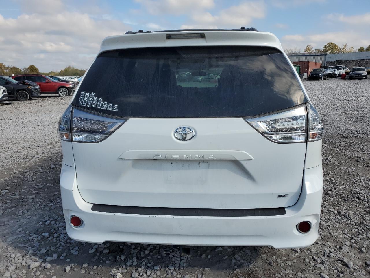2014 Toyota Sienna - Image 6