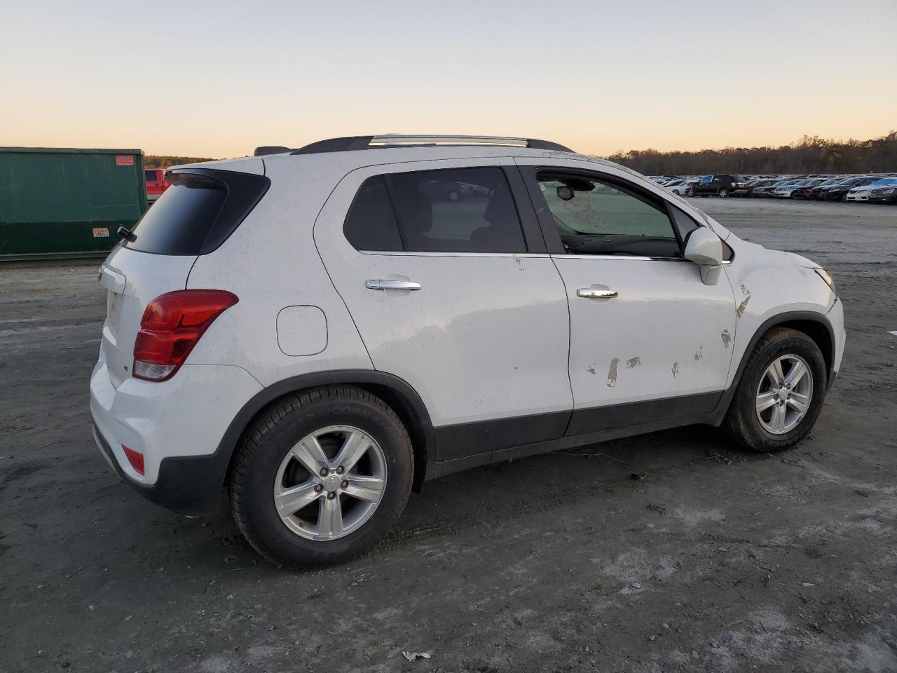 VIN 3GNCJLSB4LL300276 2020 CHEVROLET TRAX no.3