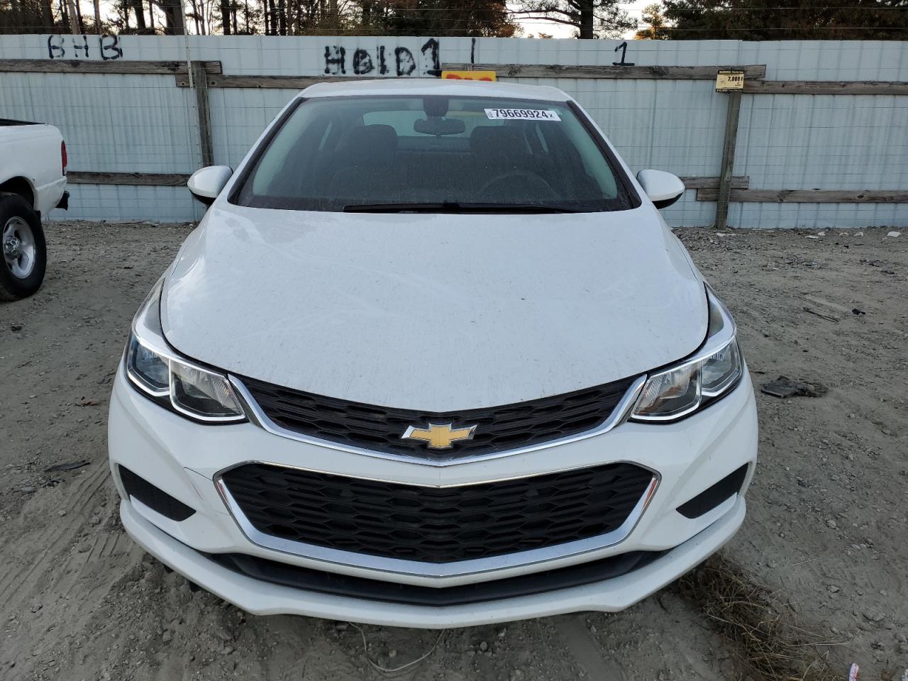 2018 Chevrolet Cruze - Image 5
