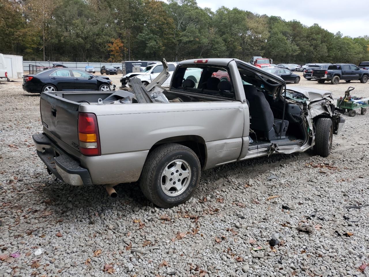 2001 Chevrolet Silverado - Image 3