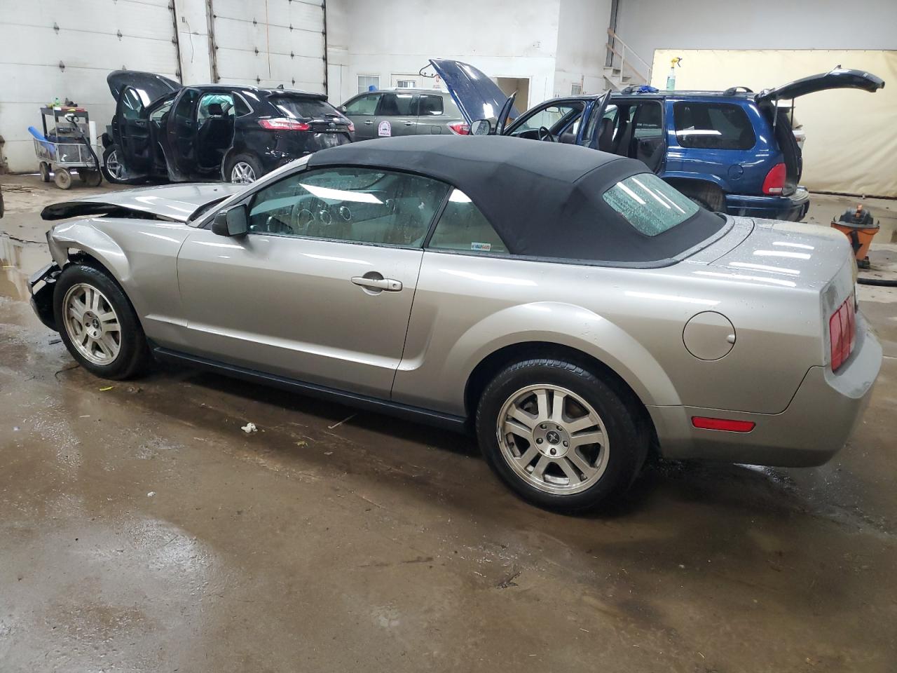 2008 Ford Mustang - Image 2