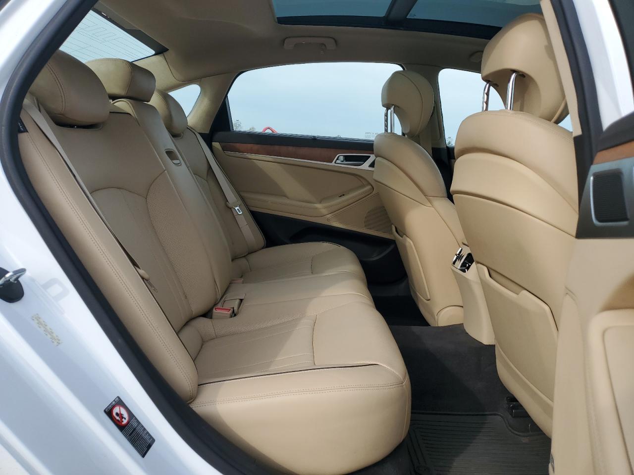 2015 Hyundai Genesis - Image 11