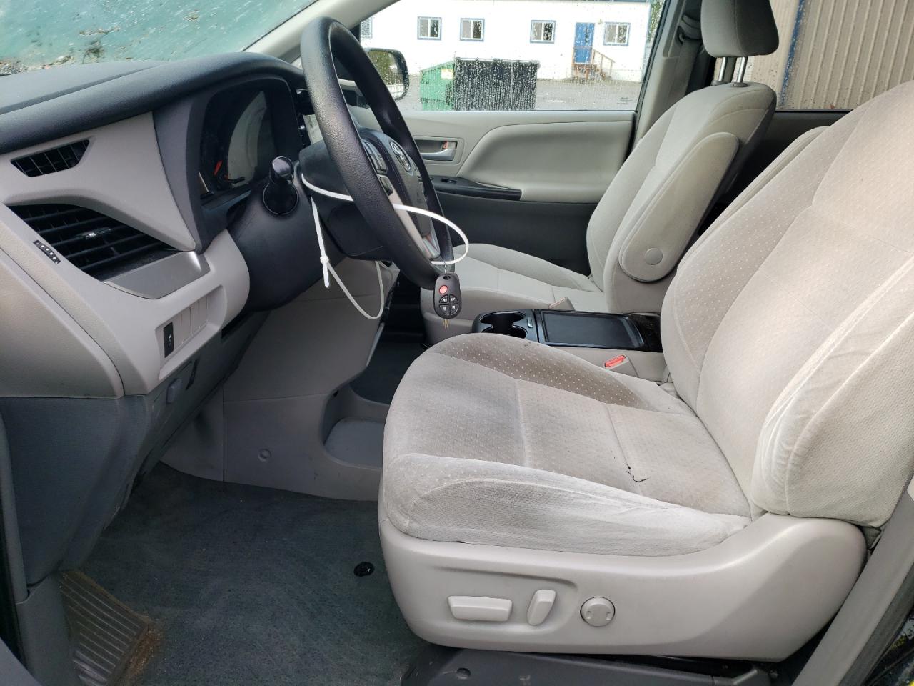 2015 Toyota Sienna - Image 7