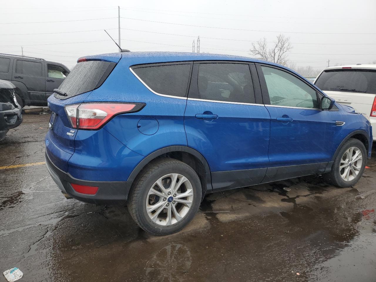 VIN 1FMCU9GD8HUD06829 2017 FORD ESCAPE no.3