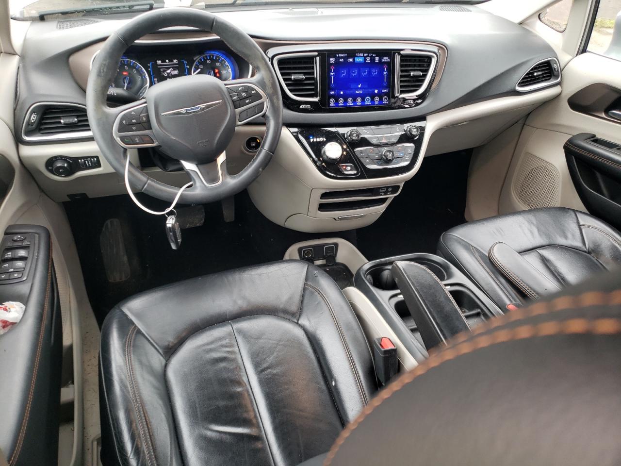 2017 Chrysler Pacifica - Image 8