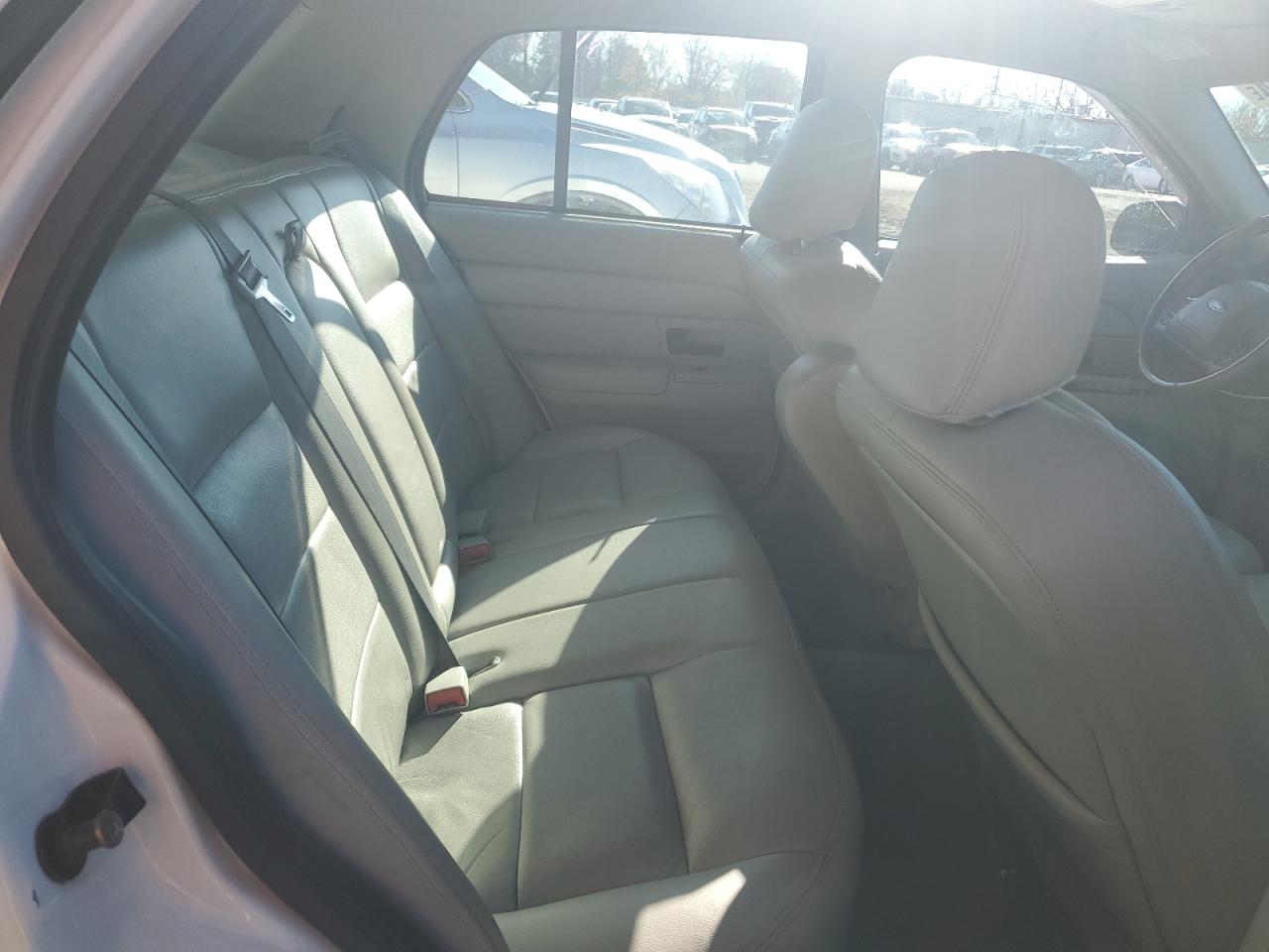 2003 Ford Crown Victoria - Image 10